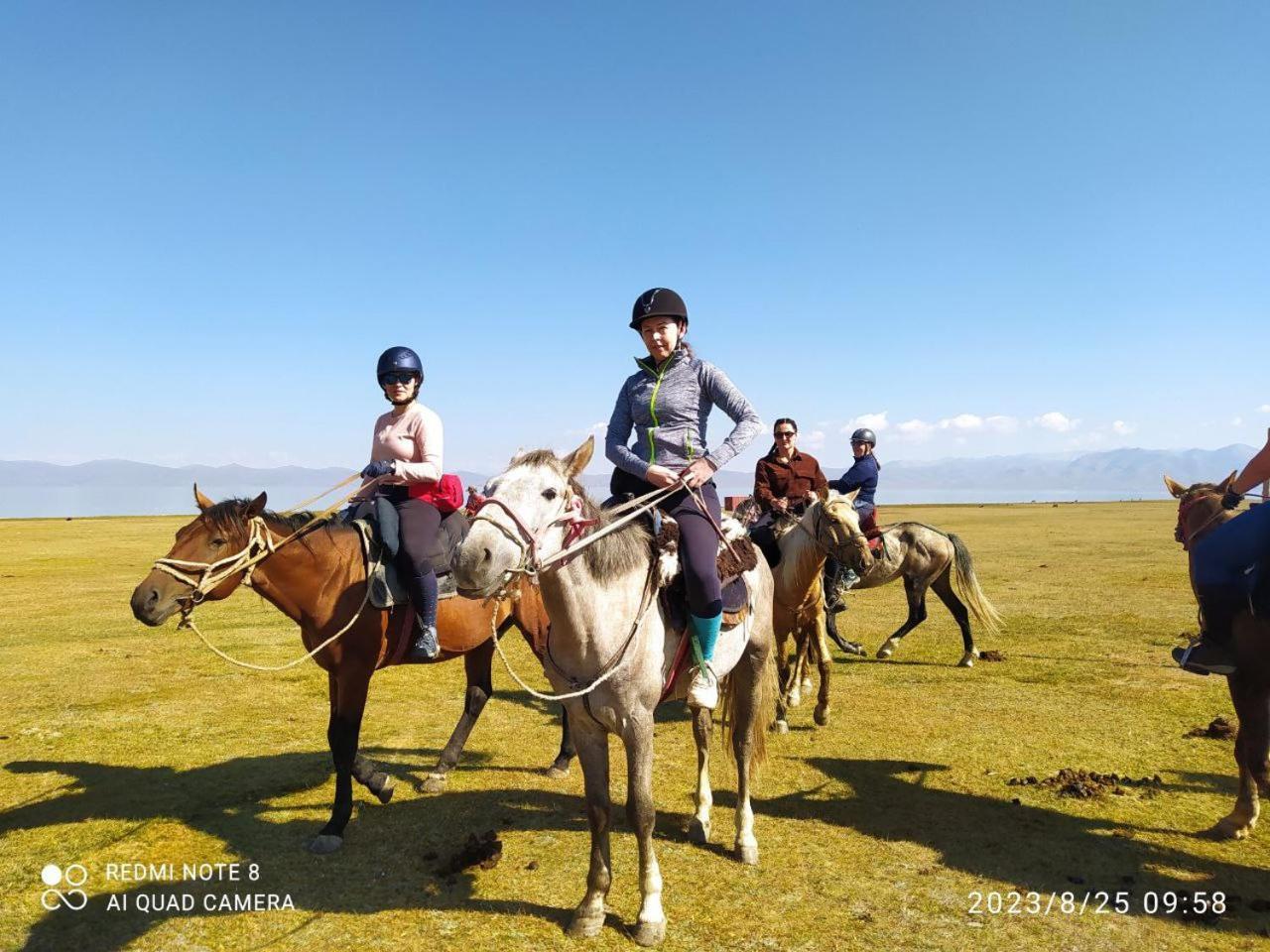 Zalkar Yurt Camp Hotell Song-Kul Exteriör bild