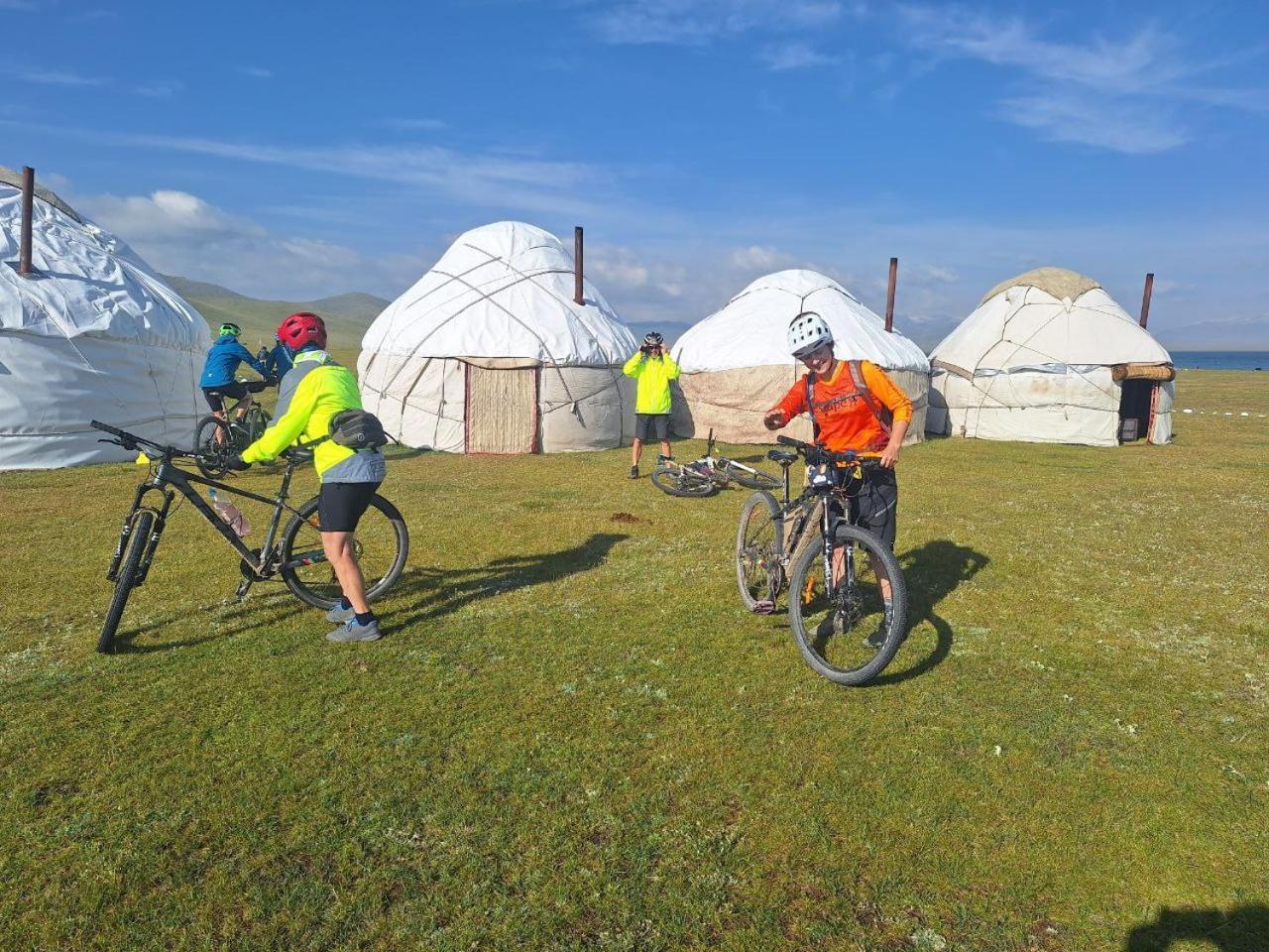 Zalkar Yurt Camp Hotell Song-Kul Exteriör bild