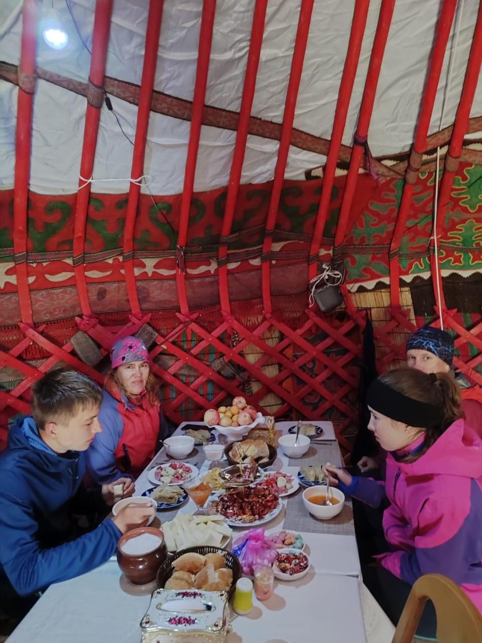 Zalkar Yurt Camp Hotell Song-Kul Exteriör bild