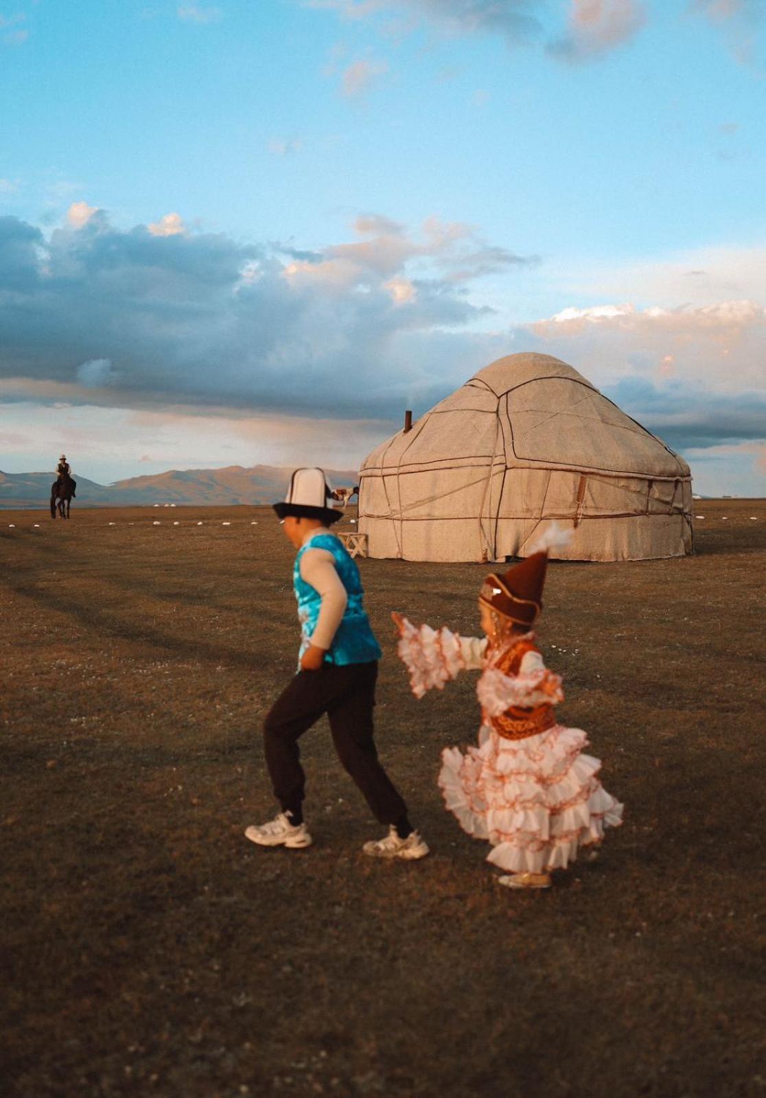 Zalkar Yurt Camp Hotell Song-Kul Exteriör bild